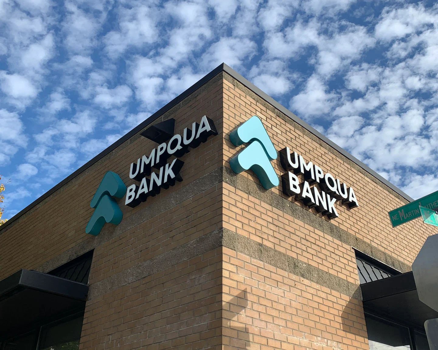 Online & Mobile Personal Banking | Umpqua Bank